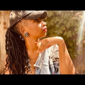 Black & gold vintage earrings